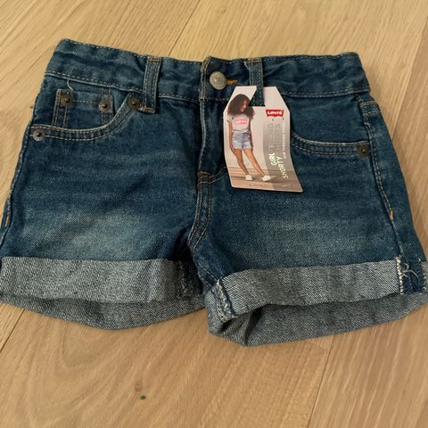 Levi’s shorts str 4, NY