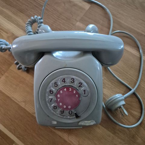 Retro telefon selges