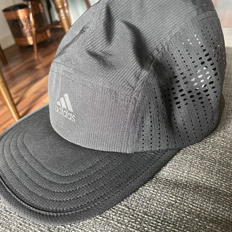 Ubrukt løpecaps fra Adidas