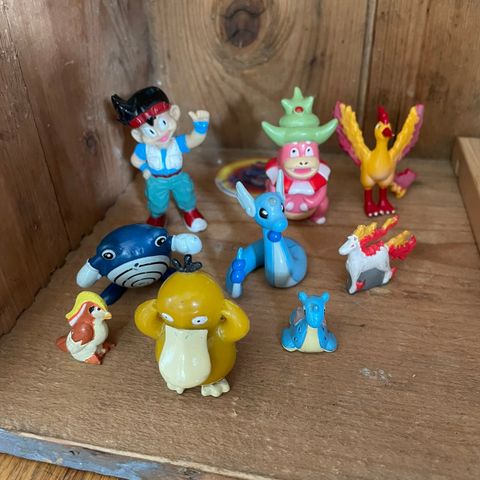 Pokémon samlefigurer + 3D kort