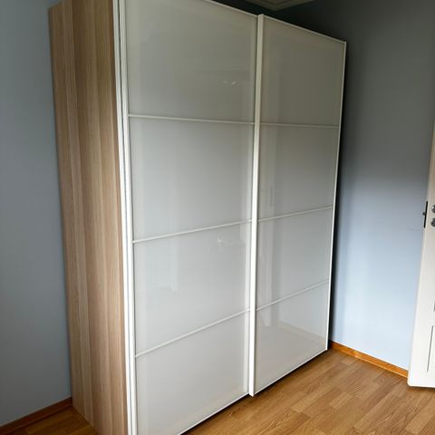 4 stk Ikea garderobeskap gis bort mot henting (150 og 100 brede)