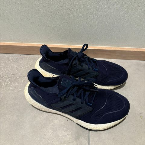 Adidas Ultraboost 22 Marineblå strl. 44