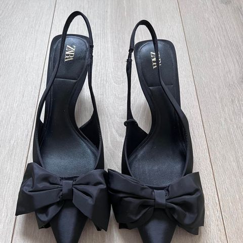 Nye svarte sandaler (39)