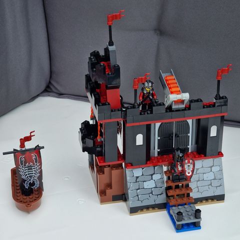 Lego 8802 Dark Fortress Landing