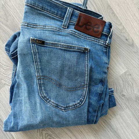 Jeans 36x32 til salgs