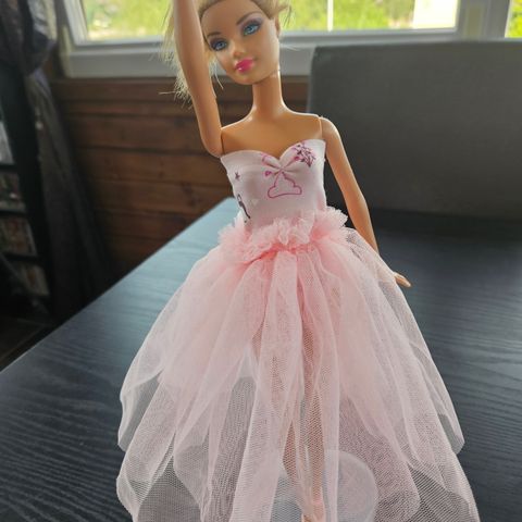 Barbie med nye kjoler