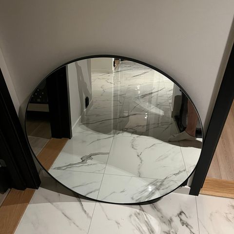 Rundt speil med sort ramme - Som nytt