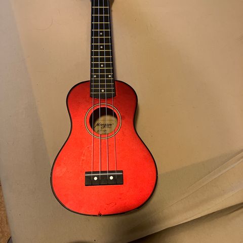 Morgan Ukulele UK-100 MRD