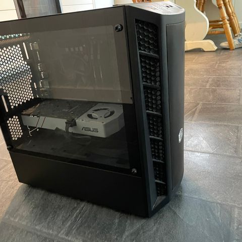 Gaming pc og utstyr