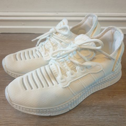 Kjempefine hvite Adidas joggesko str 37 selges 100kr