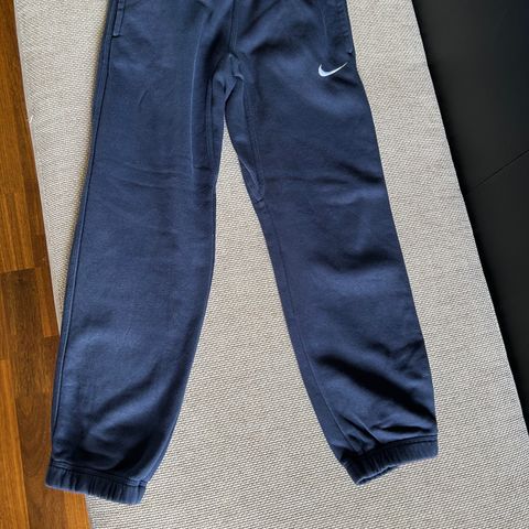 Nike joggebukser, T-skjorter m.m. str 134-140