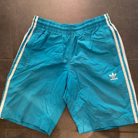 Adidas shorts str m/l