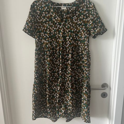 V-Neck sommerkjole/blomsterkjole XS