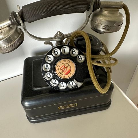 Eldre telefon av dato ukjent.