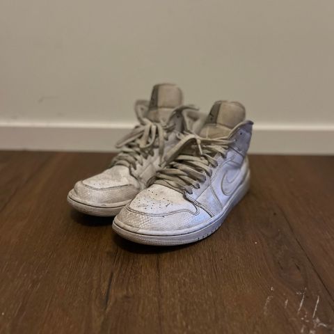 Air Jordan str 41 selges