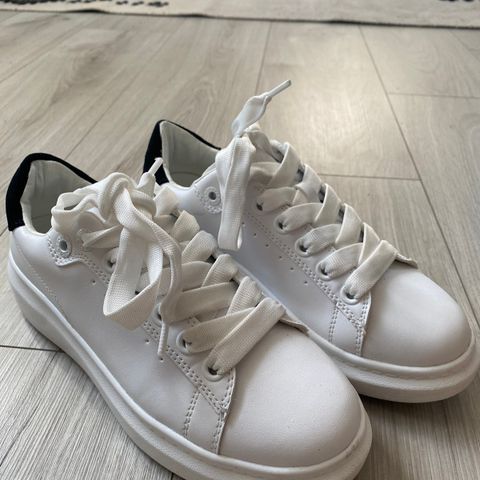 Hvite sko 37 -37,5 størrelse