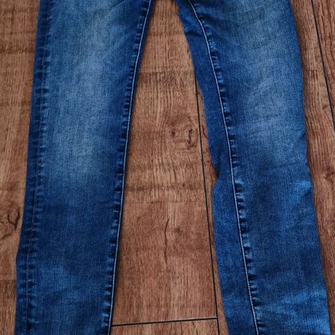 Levis 711 skinny jeans str 26/30