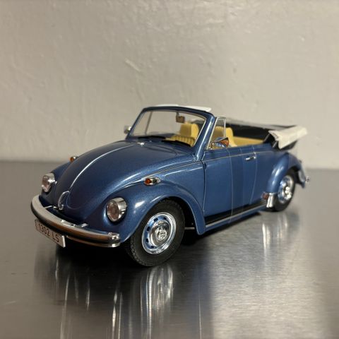 1:18 Volkswagn boble 1303 LS Cabriolet fra Revell selges