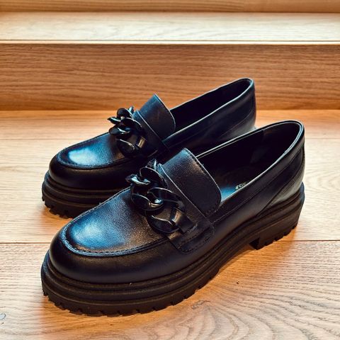 Loafers i skinn fra SDG, str 37