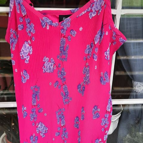 Rosa fin singlet 100 kr