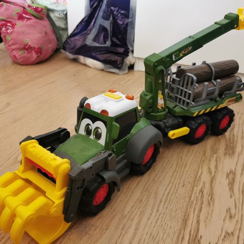 Dickey Toys Happy Fendti traktor med tømmerhenger, lys og lyd