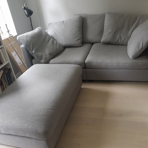 Sofa med stor puff
