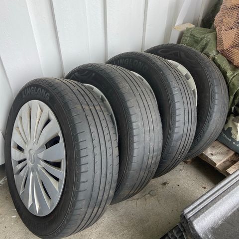 Komplette hjul med 4x100 felger og 185/60R15