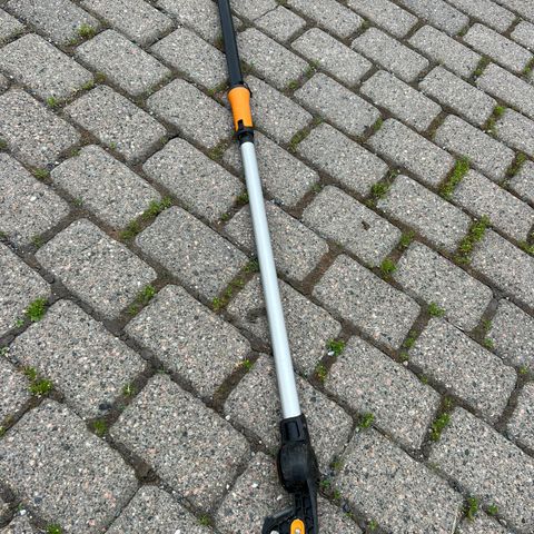 Fiskars multikutter teleskopstang