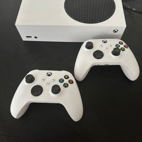 Xbox Series S 512GB (hvit) selges med to kontrollere!!