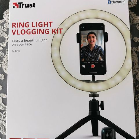 Belysning løsning- Trust Maku Ring Light Vlogging Kit