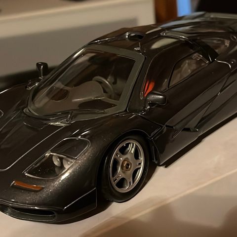 1:18 McLaren F1 Modellbil