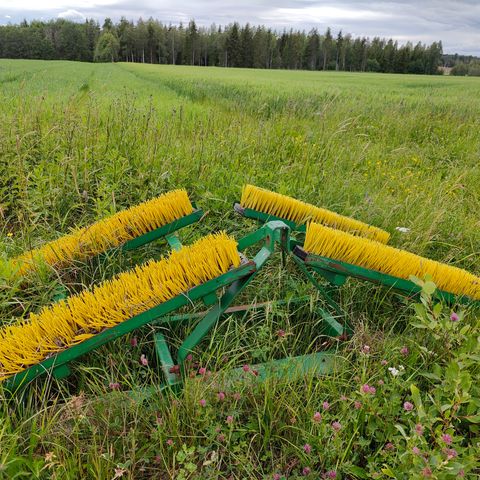 Kost til traktor selges