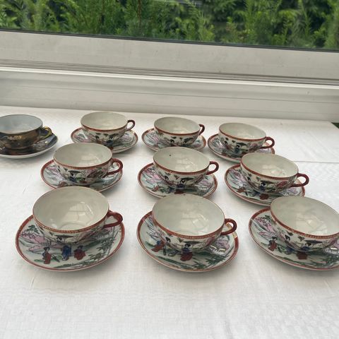 10 kinesiske kaffekopper med skåler i tynn porselen
