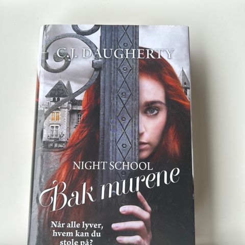 Bak murene, Night School, C.J Daugherty