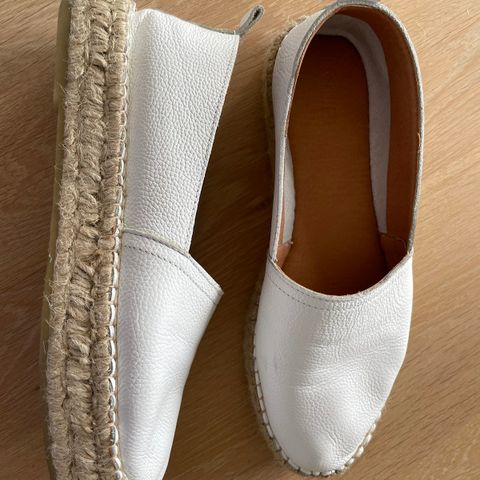 Lekre og behagelige skinn espadrillos fra LOUE str. 39