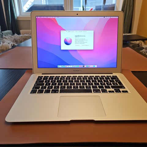 Macbook Air 2015 - 13" - 8BG Ram - i5 - Mac OS Monterey - Kun 159 sykluser