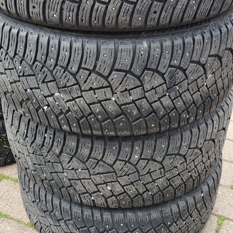 225/50R17 Continental piggdekk