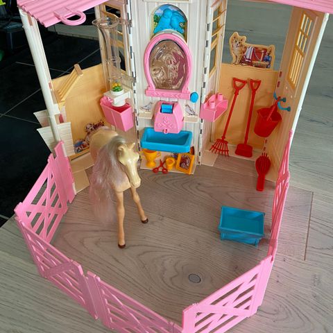Barbie stall