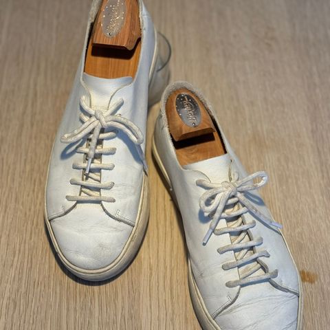 Hvite sneakers fra Royal Republic - selges BILLIG!!!