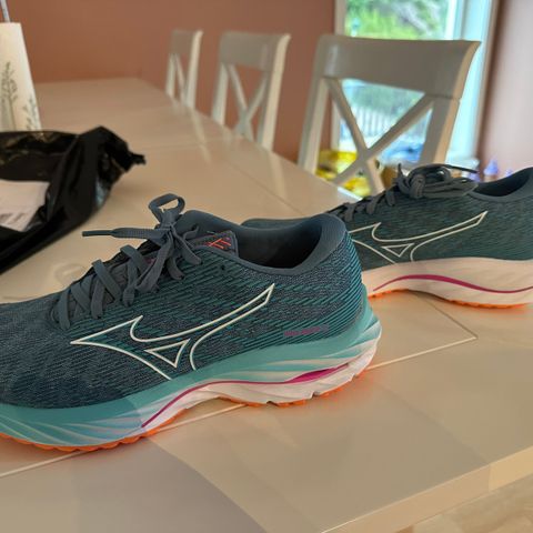 Splitter nye Mizuno Wave Rider 26 løpesko til dame