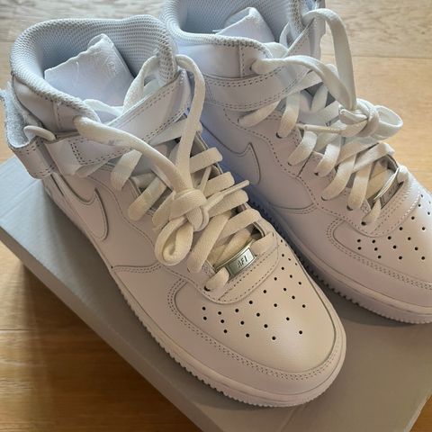 Helt nye Nike Air Force 1 mid ‘07 38,5