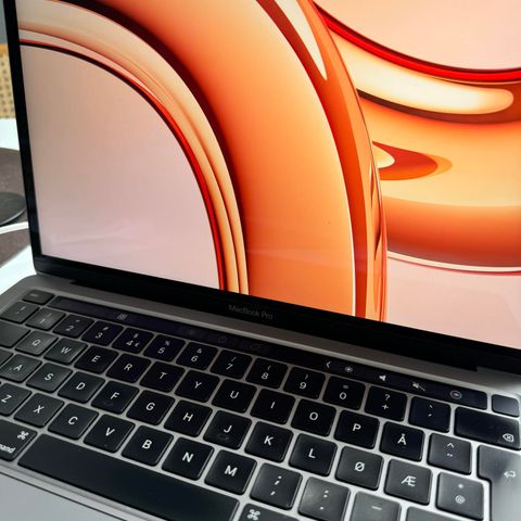 Pent brukt MacBook Pro 2020, 13" Selges