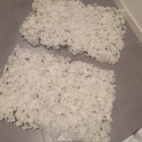 Blomster dekorasjon, 2 stk (100kr)