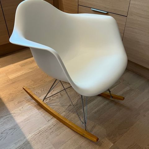 Vitra Eames RAR gyngestol