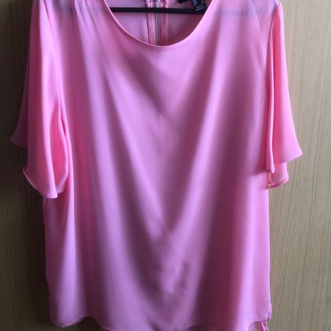 Nydelig rosa bluse i lett stoff