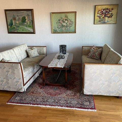 Kvalitetsmøbler - 2 sofaer og stuebord