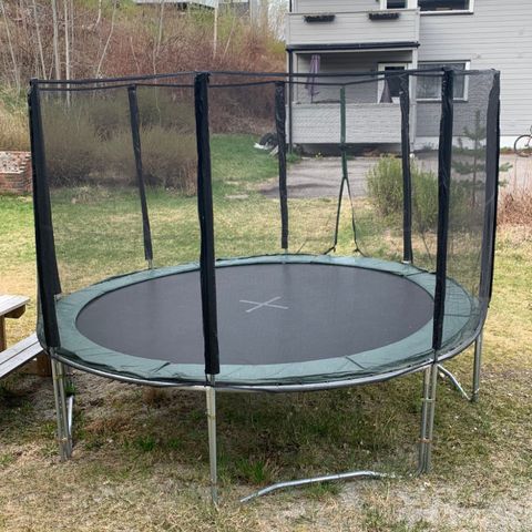 Pent brukt trampoline