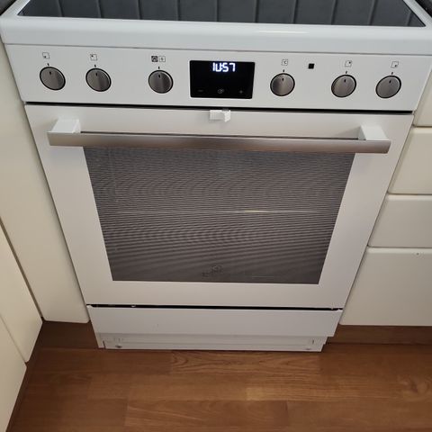 Komfyr
Electrolux komfyr EKC6559EIW (hvit)
Varenummer: EKC6559EIW