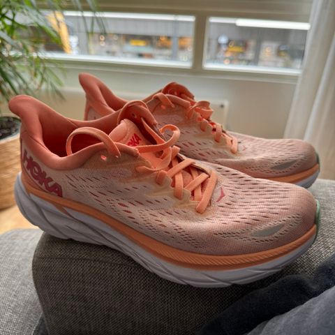 Hoka Clifton 8 størrelse 39