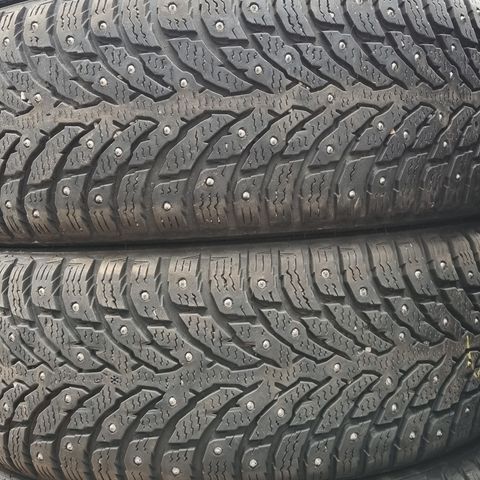 205/55R16 nokian piggdekk